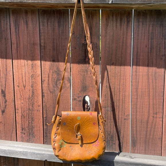 Vintage 70s leather tooled purse with flower design - Picture 3 of 4